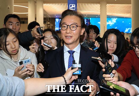 민주당은 통일교 금품수수 의혹에 대해 일단 신중론을 유지하는 모습이다. 당 자체조사 가능성에도 일단은 선을 긋고 있다. 사진은 전재수 전 해양수산부 장관. /박헌우 기자