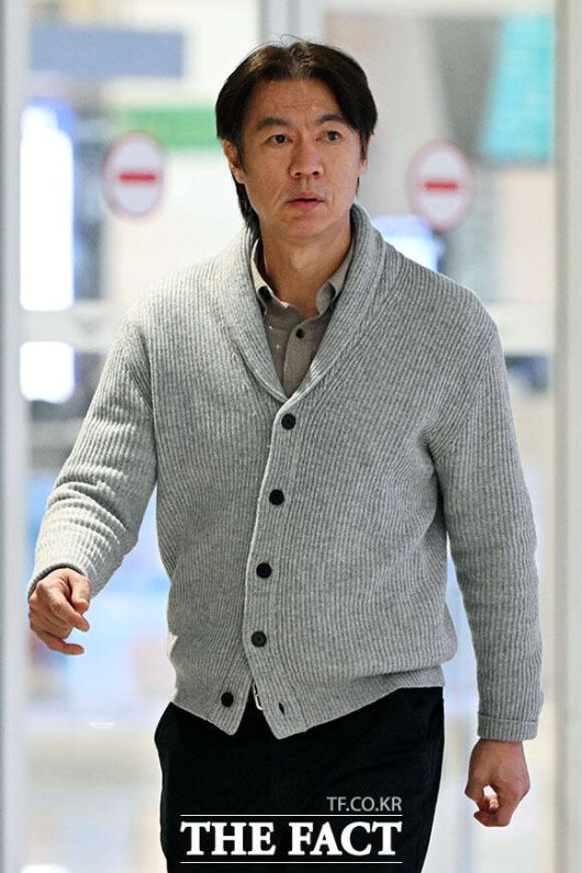 월드컵 조 추첨 및 현지답사 마치고 귀국한 홍 감독.