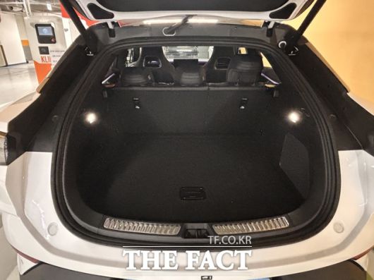 BYD 씨라이언7 트렁크 공간. 기본 500ℓ 적재 공간을 확보했으며, 2열 시트를 접으면 최대 1769ℓ까지 확장된다. /황지향 기자