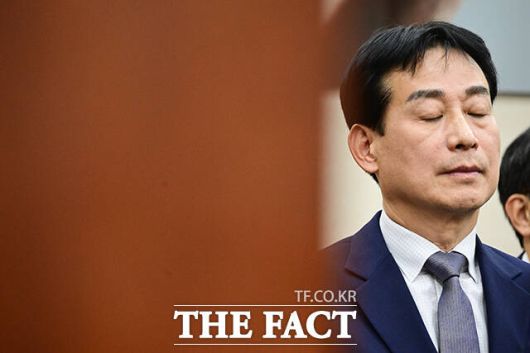 생각에 잠긴 민병기 쿠팡 대외협력 총괄 부사장.