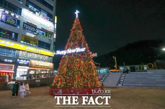 목감중앙광장 크리스마스트리 풍경. /시흥시