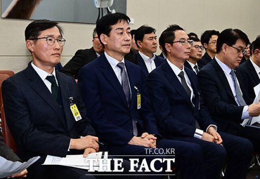 청문회 지켜보는 조용우 쿠팡 국회·정부 담당 부사장과 민병기 쿠팡 대외협력 총괄 부사장, 김명규 쿠팡이츠서비스 대표이사(왼쪽부터).