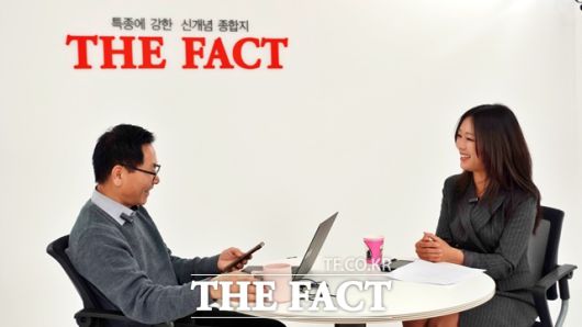 17일 오후 더팩트 스튜디오에서 만난 박혜신은 "음악은 엄마 뱃속에서 태교를 들으며 익숙해진 내몸의 일부"라며 "무대 위에선 진정성 있는 모습으로 팬들과 교감한다"고 말했다. /이상빈 기자