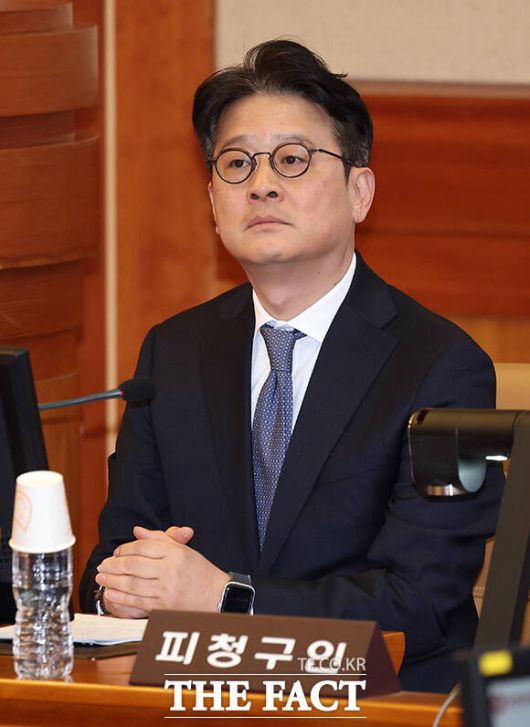 이창수 당시 서울중앙지검장이 지난2월17일 서울 종로구 헌법재판소 대심판정에서 열린 탄핵심판 1차 변론에 출석하고 있다. /박헌우 기자