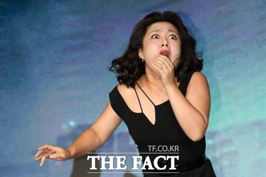 박나래 논란을 두고 일각에서는 '마녀사냥'을 말하기도 한다. 그런데 냉정히 들여다보면, 지금 박나래를 옭아매고 있는 족쇄는 누군가 씌운 것이 아니라 그가 스스로 하나씩 만들어온 측면이 크다. /더팩트 DB