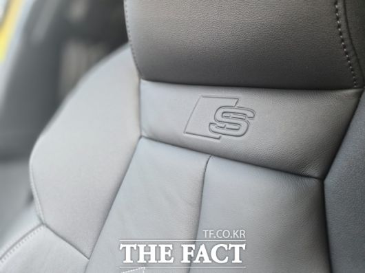 '오승혁의 팩트 DRIVE'는 아우디 A3 TFSI 40 콰트로 프리미엄과 함께 달리며 해당 차량의 구매를 고민하는 이들의 질문을 같이 풀어봤다. 다만 통풍, 마사지 기능이 없는 시트는 아쉬움을 남겼다. /서울 마포구=오승혁 기자