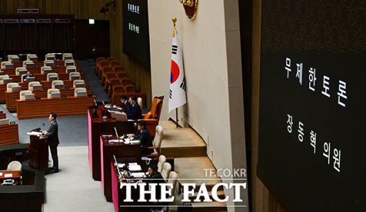 '내란전담재판부 설치법'에 대해 24시간 무제한 토론하는 장동혁 대표.