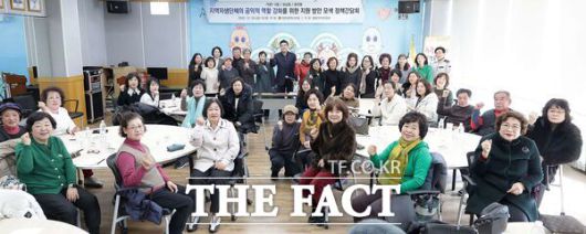 정명국 대전시의회 의원(국민의힘, 동구3)이 26일 의원 주재로 동구 용전동 행정복지센터에서 가양 1·2동, 성남동, 용전동 4개 동에서 활동하는 새마을협의회, 바르게살기위원회, 통장협의회 등 단체 회원들을 대상으로 지역 자생단체의 공익적 역할 강화를 위한 지원 방안 모색 정책간담회를 개최했다. /대전시의회