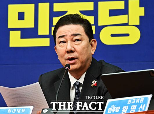 김병기 민주당 원내대표가 대한항공으로부터 160만 원 상당의 호텔 숙박권을 제공 받았다는 의혹이 제기됐다. 김 원내대표 측은 해당 의혹에 대해 "올해 현재 판매가는 조식 2인 포함 1일 30만 원대 초중반"라면서 숙박 비용은 반환하겠다고 밝혔다./배정한 기자