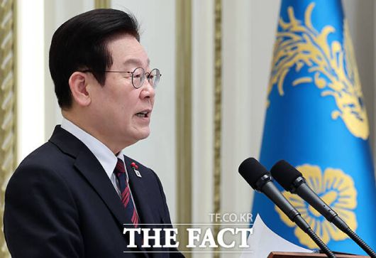 이재명 대통령이 2026년 신년인사회에서 신년사를 하고 있다.