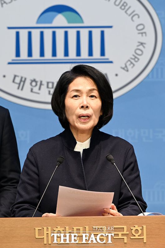 발언하는 최민희 국회 과학기술방송정보통신위원장.