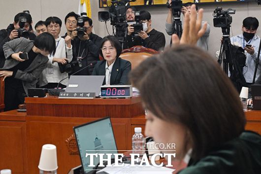 반대하는 나 의원과,