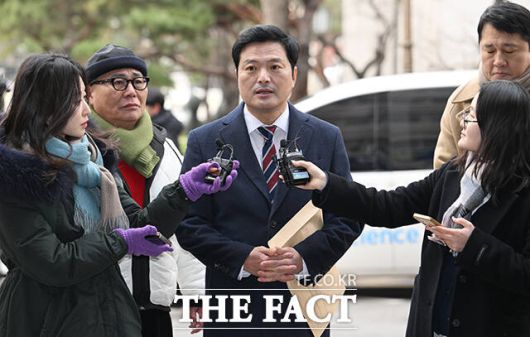 김태우 전 강서구청장이 6일 오후 서울 마포구 서울경찰청 공공범죄수사대에 강선우 의원의 '공천헌금' 의혹에 대한 고발인 조사에 앞서 입장을 밝히고 있다. /박헌우 기자