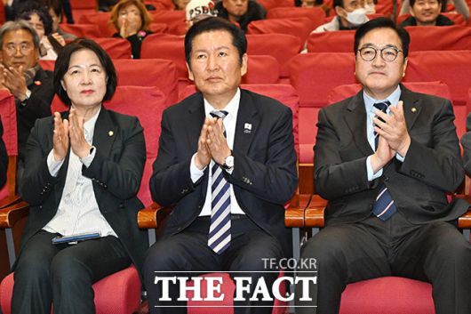 추미애 국회 법제사법위원장과 정청래 더불어민주당 대표, 우원식 국회의장(왼쪽부터).