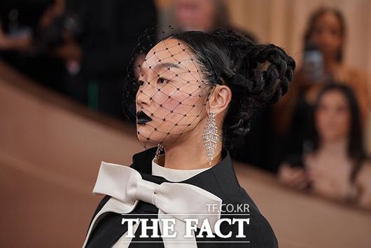 파격적인 패션 선보인 오드리 누나.