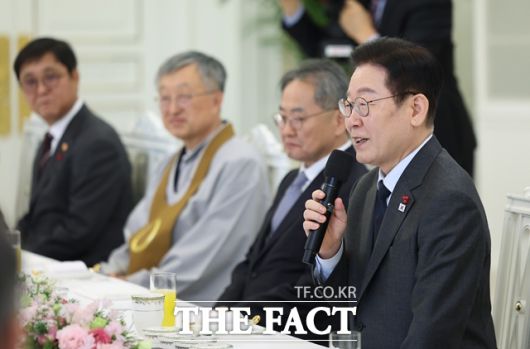 이재명 대통령이 12일 청와대에서 열린 종교지도자 초청 오찬간담회에서 발언하고 있다. /뉴시스