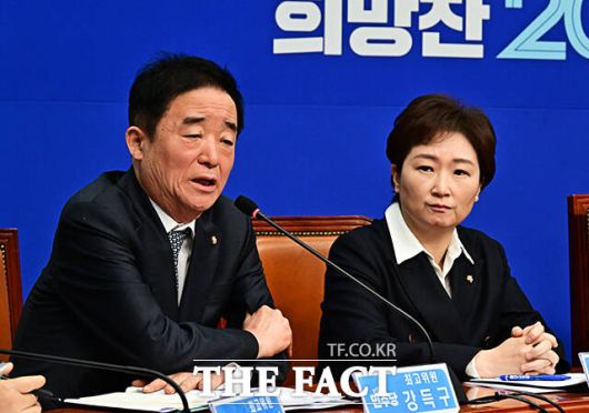 모두발언하는 강득구 더불어민주당 신임 최고위원(왼쪽).