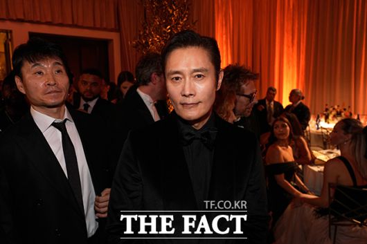 레드카펫 도착한 배우 이병헌.