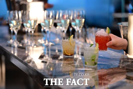 출국 전 여유 한 잔.