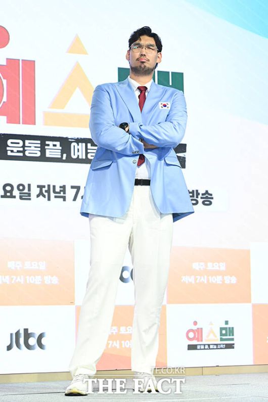 전 농구선수 하승진이 14일 JTBC 새 예능 프로그램 '예스맨' 제작발표회에서 서장훈에 대한 고마움을 전했다. /서예원 기자