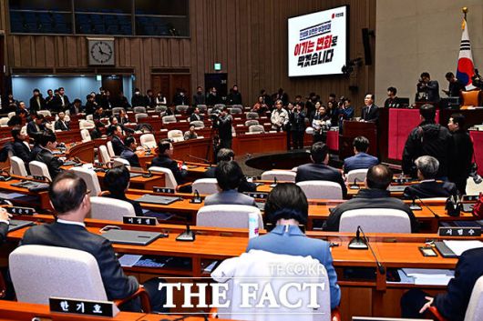 송언석 국민의힘 원내대표가 15일 오전 서울 여의도 국회에서 열린 의원총회에 참석해 모두발언을 하고 있다. /국회=배정한 기자