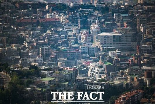 LH토지주택연구원이 만 19세~39세 무주택 1인 가구 청년 700명을 조사한 결과, 76.1%가 공공임대주택에 살 의향이 있다고 답했다. 이유로는 주거비 부담이 1위를 차지했다. /뉴시스