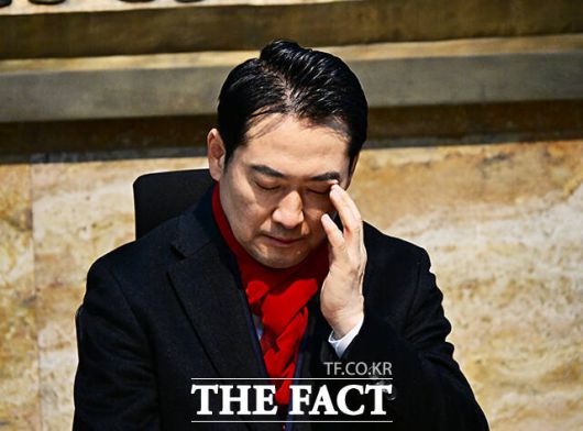 장 대표의 이번 단식은 한동훈 전 대표 제명 징계를 둘러싼 당내 갈등이 격화된 상황에서 국면 전환을 위한 승부수이자, 야당 대표 최초로 '24시간 필리버스터'를 완주하며 정치적 존재감을 각인시킨 경험을 재현해 지지층 결집 효과를 노린 선택으로 해석된다./배정한 기자