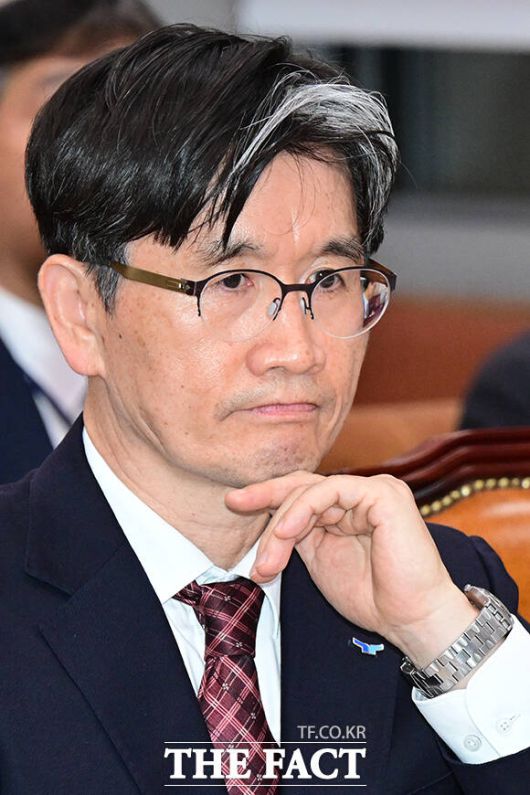 오동운 고위공직자범죄수사처장이 2025년 11월 12일 오후 서울 여의도 국회에서 열린 법제사법위원회 전체회의에서 질의를 듣고 있다. /국회=남윤호 기자