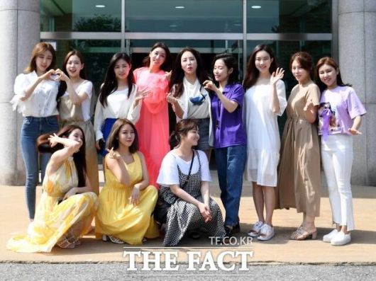 원로·레전드급·중간급·신인·무명 가수가 조화를 이루는 '가요무대' 출연진의 황금 분할이 무너졌다는 말이 심심찮게 나오고 있다. 사진은 '미스트롯' 원조, 시즌1 출신 가수들(뒷줄 왼쪽부터 시계방향으로 하유비, 강예슬, 정다경, 두리, 숙행, 홍자, 김나희, 김소유, 송가인, 박성연, 김희진, 정미애). /더팩트 DB