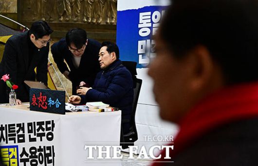 장 대표의 단식 이후 뚜렷한 국면 변화가 나타나지 않으면서 대여 투쟁에 대한 주목도보다 한 전 대표와의 갈등 구도만 부각시키고 있다는 지적이 나온다. 사진은 장 대표. /배정한 기자