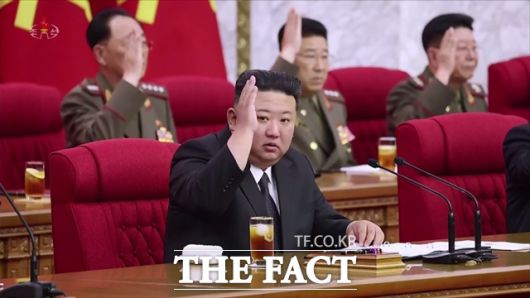 마이크로소프트(MS)는 북한 해킹 조직이 지난해 LOTL 기법을 핵심 기술 중 하나로 적극 활용하고 있다고 분석했다. 사진은 김정은 북한 국무위원장이 지난 6월 21~23일까지 열린 조선노동당 중앙위원회 제8기 제12차 전원회의에 참석했던 모습이다. /뉴시스, 조선중앙TV 갈무리