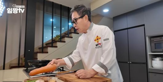 요리 예능은 단순한 오락을 넘어 '전문직 셀러브리티'를 만들어내는 플랫폼이다. 그만큼 출연자의 공적 책임과 도덕성은 콘텐츠 신뢰도와 직결된다. 이번 사태는 특정 인물의 문제가 아니라, 스타를 빠르게 소비하고 검증은 최소화하는 방송 산업 전반의 구조적 문제를 드러냈다. /임짱TV