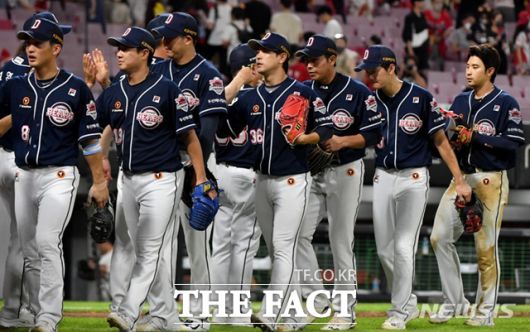 지난해 9위로 내려앉았던 두산 베어스는 이번 시즌 FA 박찬호를 영입하면서 공-수-주 균형을 맞췄다. 단숨에 우승후보로 떠올랐다. /뉴시스