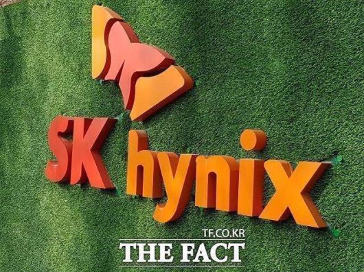 SK하이닉스가 지난해 연간 영업이익 44조원을 기록할 수 있을지 관심이 쏠린다. /더팩트 DB