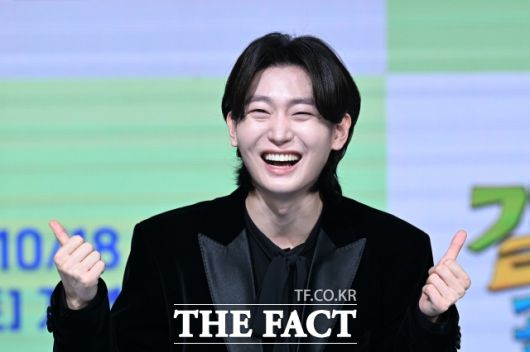 트롯 오디션 출신 가수 김용빈이 2026년 1월 라이징 가수 브랜드평판 분석에서 당당히 전체 1위에 올랐다. 글로벌 아이돌 그룹들을 제치고 새로운 대세가수로 우뚝섰다. /서예원 기자