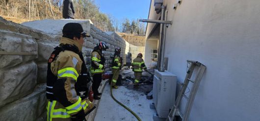 21일 오전 11시 52분쯤 상주시 사벌국면의 한 단독주택에서도 화재가 발생해 출동한 소방대원에 의해 25분 만에 진화됐다. /경북소방본부