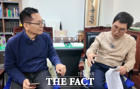 명리학자 백운비 선생은 "학문적으로 관상은 800여 종으로 분류된다"면서 "이중 30위 이내에 들면 특급인데 이찬원 군 가수는 10위 이내에 최 상층 권에 들어갈 정도로 빼어나다"고 말했다. /이환호 기자