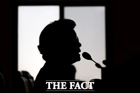 의원 질의에 답하는 이혜훈 후보자.