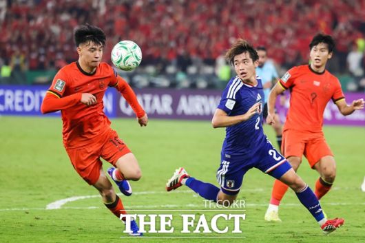 4강전까지 무실점의 탄탄한 수비력을 자랑하던 중국은 일본의 기술과 조직력 앞에 4실점하며 무너졌다./제다=신화.뉴시스