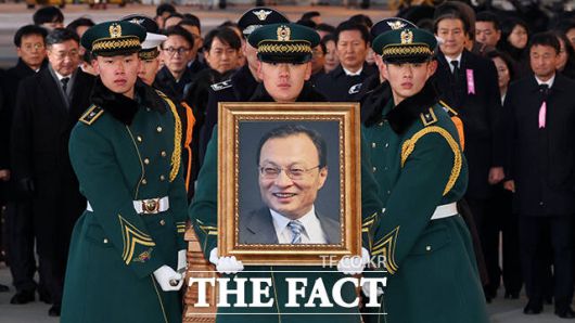 영정 속 밝은 미소지으 이해찬 수석부의장. /공항사진기자단