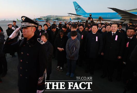 이해찬 별세에 침통한 정계. /공항사진기자단