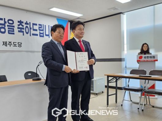 6일 오전 10시 국민의힘 제주도당사에서 장동훈 전 도의원은 복당 기자회견을 열고 국민의힘을 위해 최선을 다하겠다는 의지를 피력했다.[사진=문서현 기자]