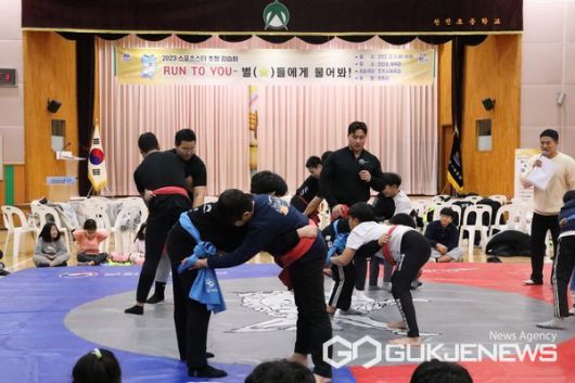 (사진제공=진주시체육회)울주군청 정종진선수 원포인트 레슨(중앙 검은색상의)