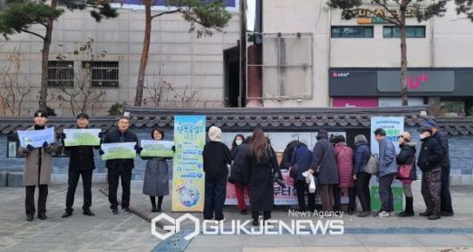 약 250여명의 군민이 탄소중립서약서에 참여(사진/박의규 기자)