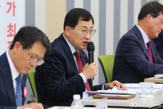 (제공=경주시) 2023년 마지막 읍면동장 회의를 주재하는 주낙영 경주시장