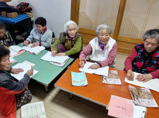 산청군 신등면 장천마을 문해교육 자료사진