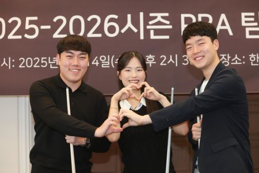 2025 PBA드래프트에서 하림 소속으로 미디어와 첫 인터뷰를 나눈 후 포즈를 취한 김준태 박정현 김영원 선수/@PBA