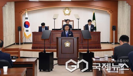 시정질문에 답변하고 있는 정성주 김제시장.(사진=김제시)