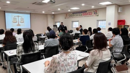 25일, 용비도서관에서 열린 ‘잘 키우고 싶은 마음, 지치는 마음’ 찾아가는 부모 교육 특강 현장. 사진=미추홀구