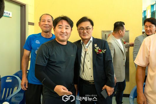 (사진=김진태 기자) 공무직 근로자들을 격려하는 송호준 경주시부시장